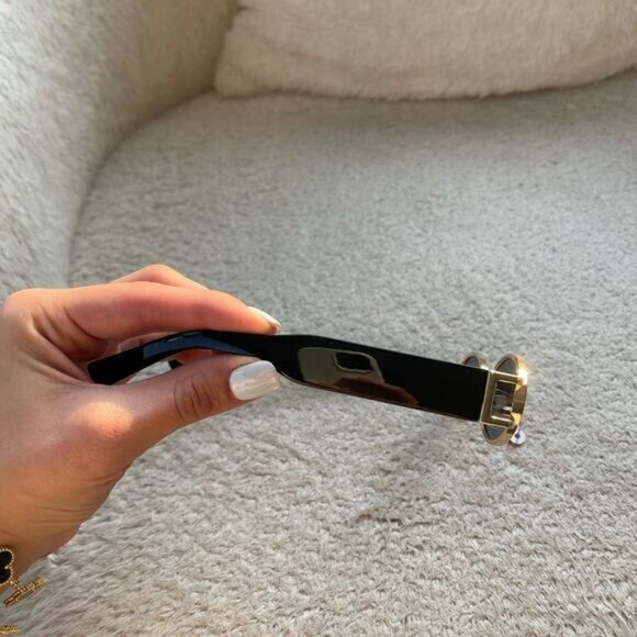 Vintage style black frame sunglasses E15